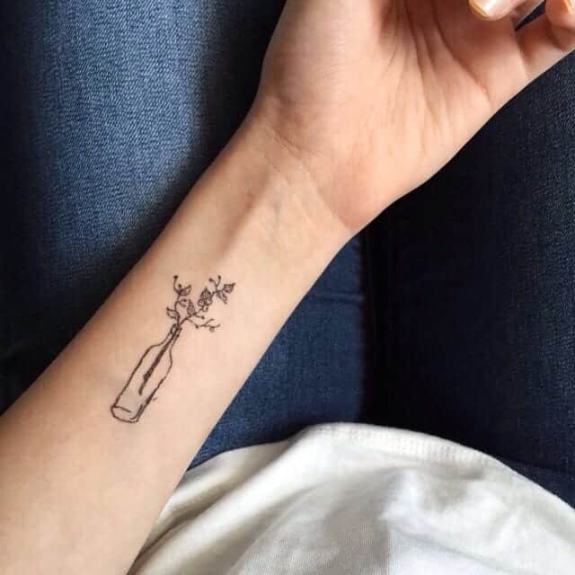 50 Small  Delicate Floral Tattoo Information  Ideas  Brighter Craft 