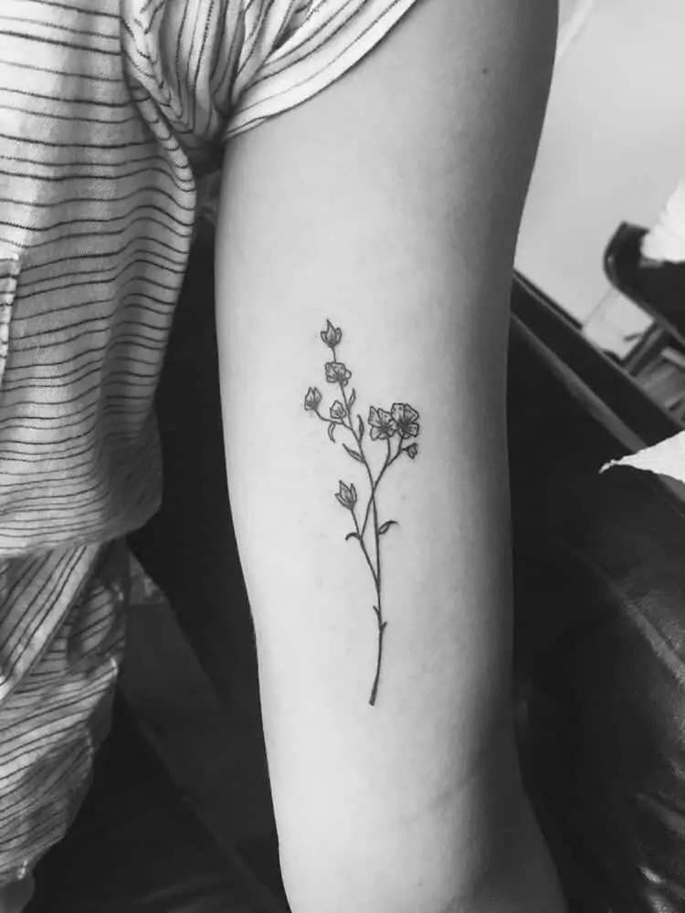 20 Minimalistic Flower Tattoos for Women  TattooBlend  Tattoos for women Flower  tattoos Small flower tattoos