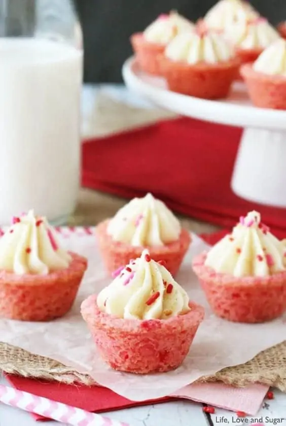 Mini Strawberry Cheesecake Cookie Cups