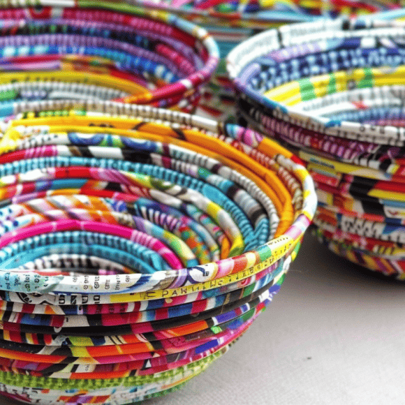 milkychoco04_A_set_of_colorful_handcrafted_paper_bowl_and_baske_2ea040bc-3259-45ef-8d02-fe9346fc9114