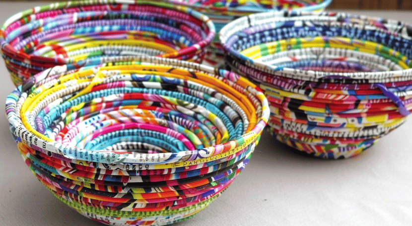 milkychoco04_A_set_of_colorful_handcrafted_paper_bowl_and_baske_2ea040bc-3259-45ef-8d02-fe9346fc9114