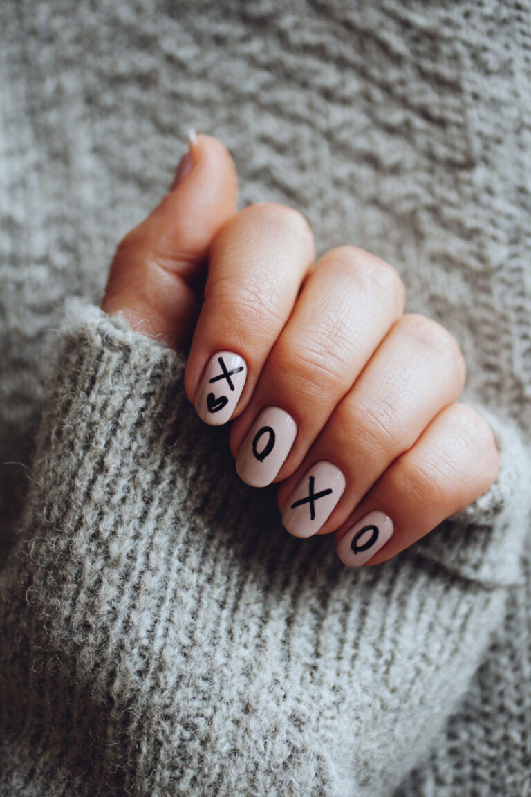 XO Minimal Nails
