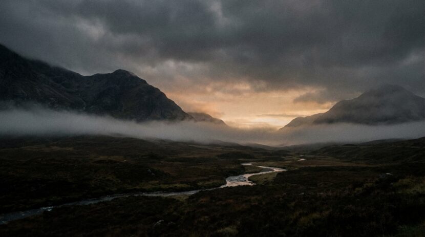 25 Scottish Highlands Aesthetic Photos for Artists Misty_Scottish_glen_202604121824